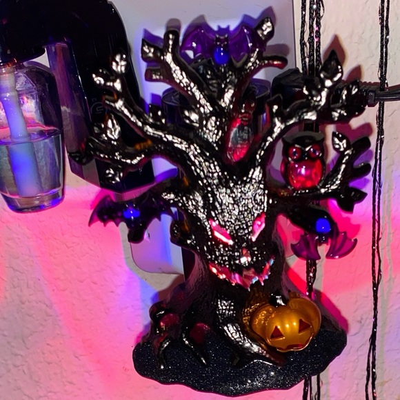 BATH AND BODY WORKS HAUNTED MONSTER TREE PROJECTOR NIGHTLIGHT WALLFLOWER PLUG - Picture 3 of 9